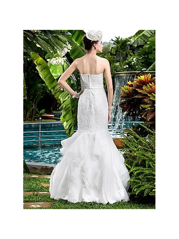Abito da sposa a sirena senza bretelle con balze di organza