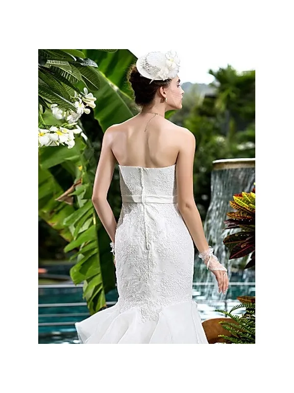 Abito da sposa a sirena senza bretelle con balze di organza