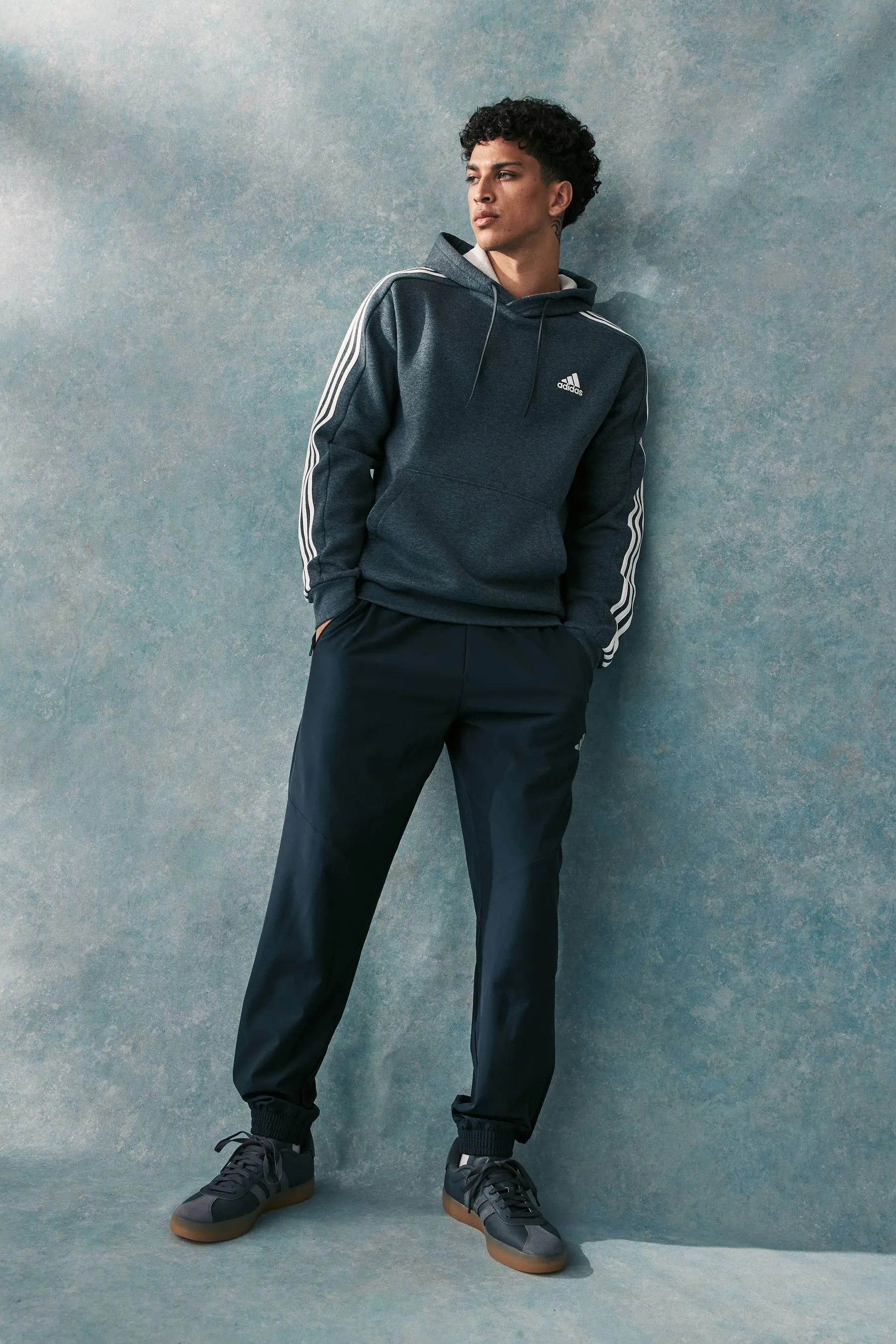 adidas Must-have - Felpa in pile con cappuccio e 3 strisce