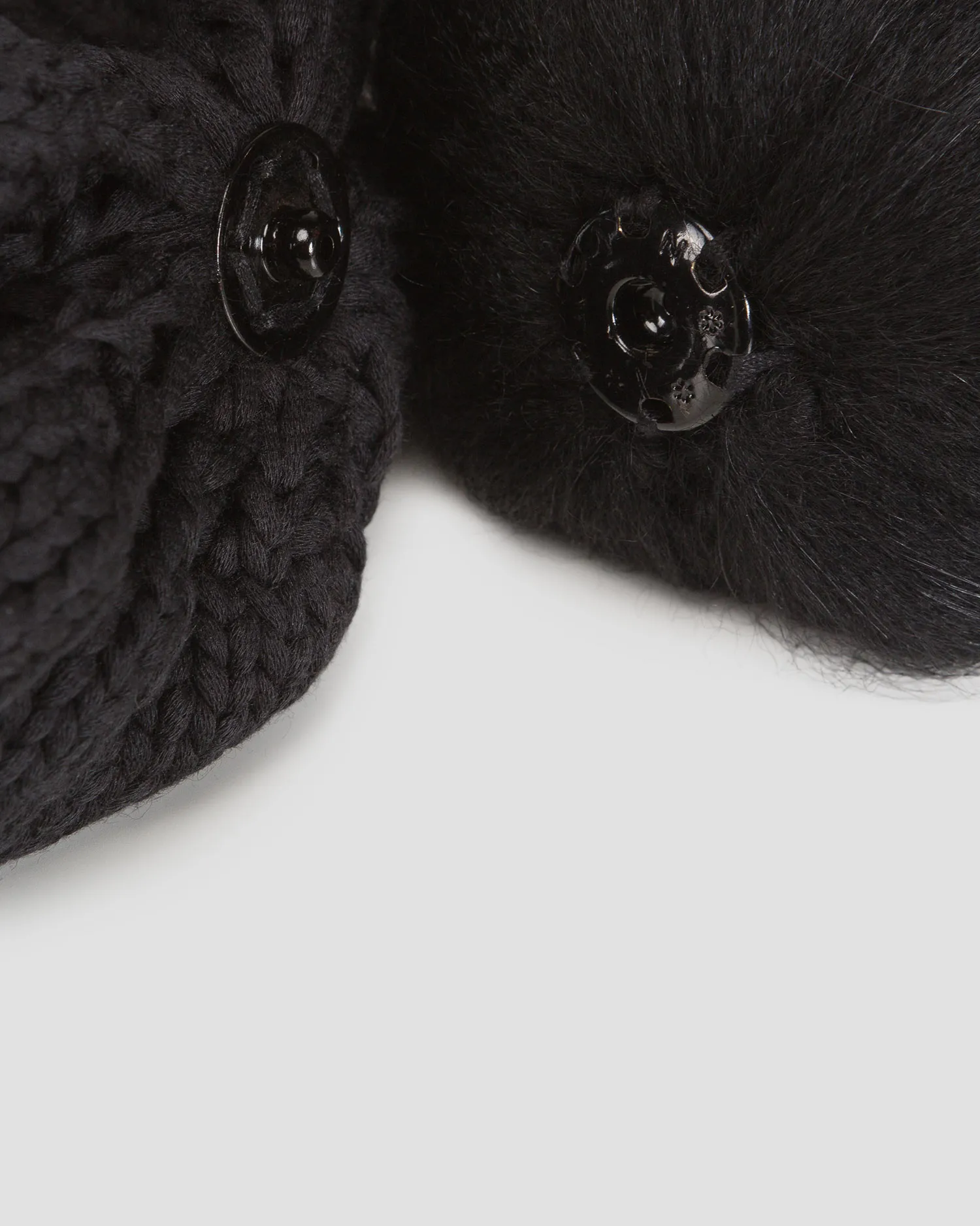 Berretto invernale nero da donna Sportalm con pompon in pelliccia 1629804831-59