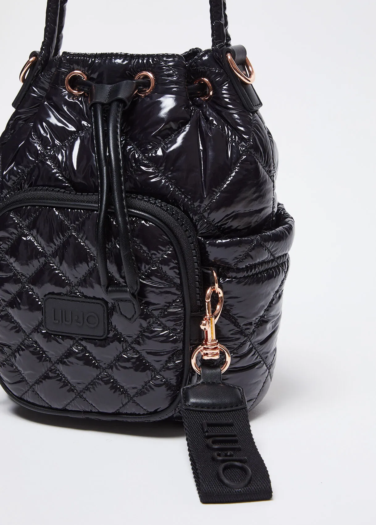 Borsa a secchiello in nylon trapuntato