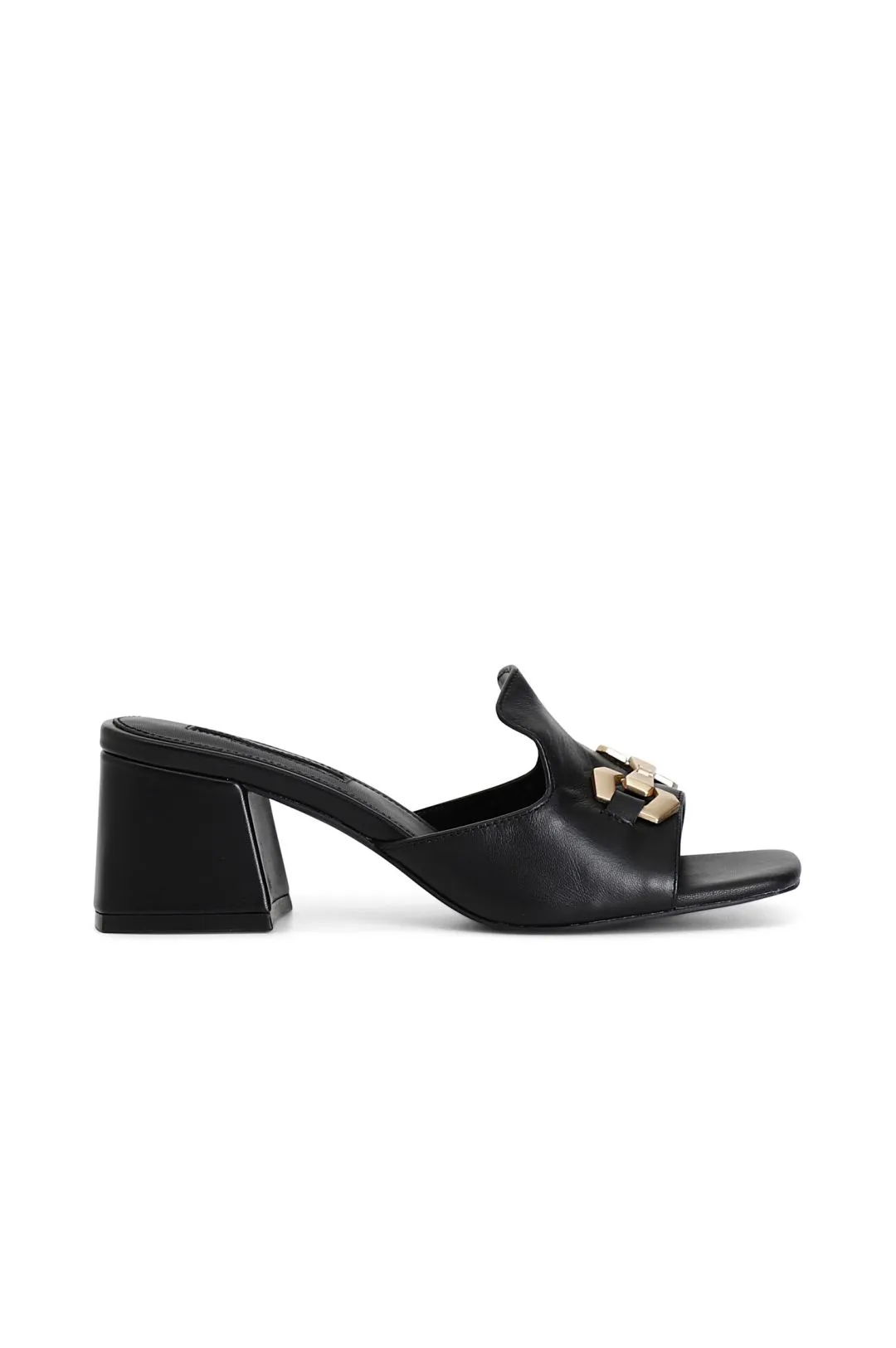 ciabatta in pelle con accessorio nero