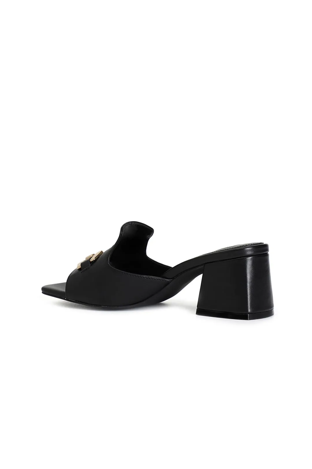 ciabatta in pelle con accessorio nero