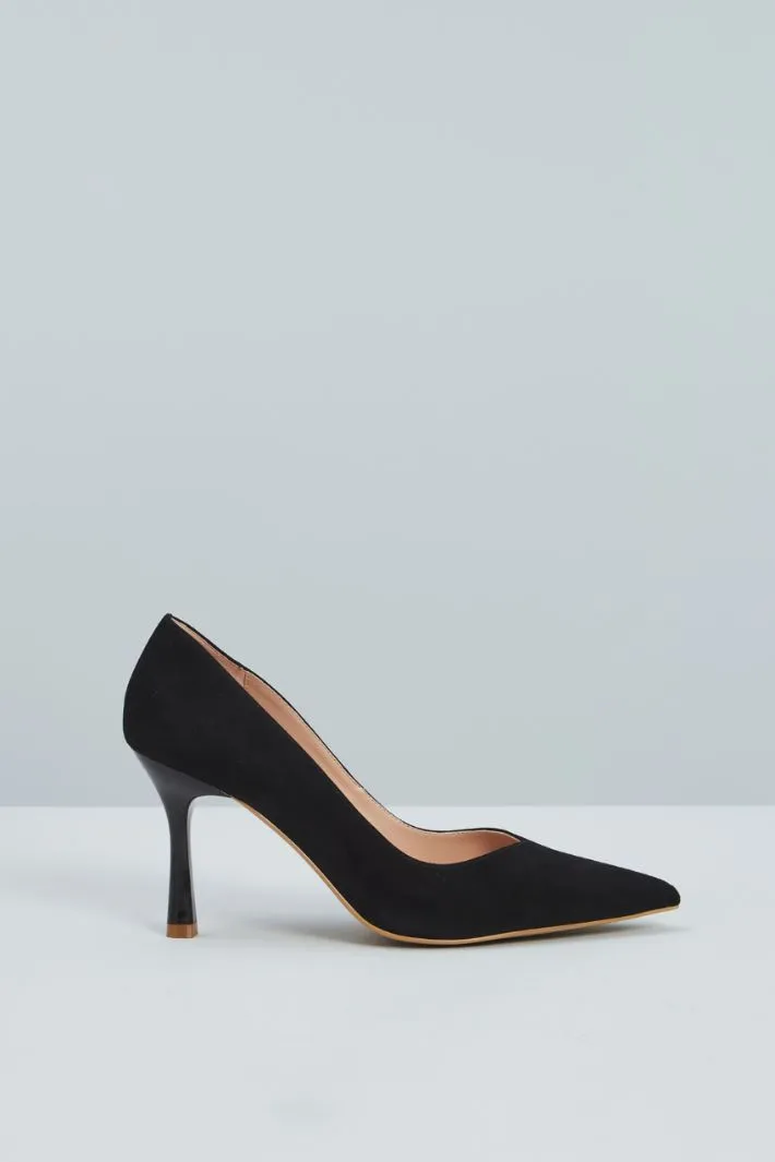 Décolleté in suede