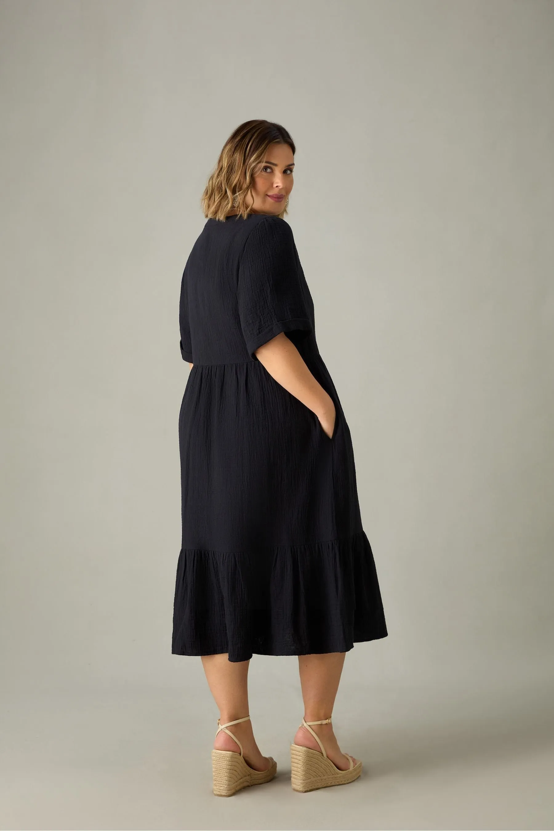 Live Unlimited Curve - Abito in cotone stropicciato a balze
