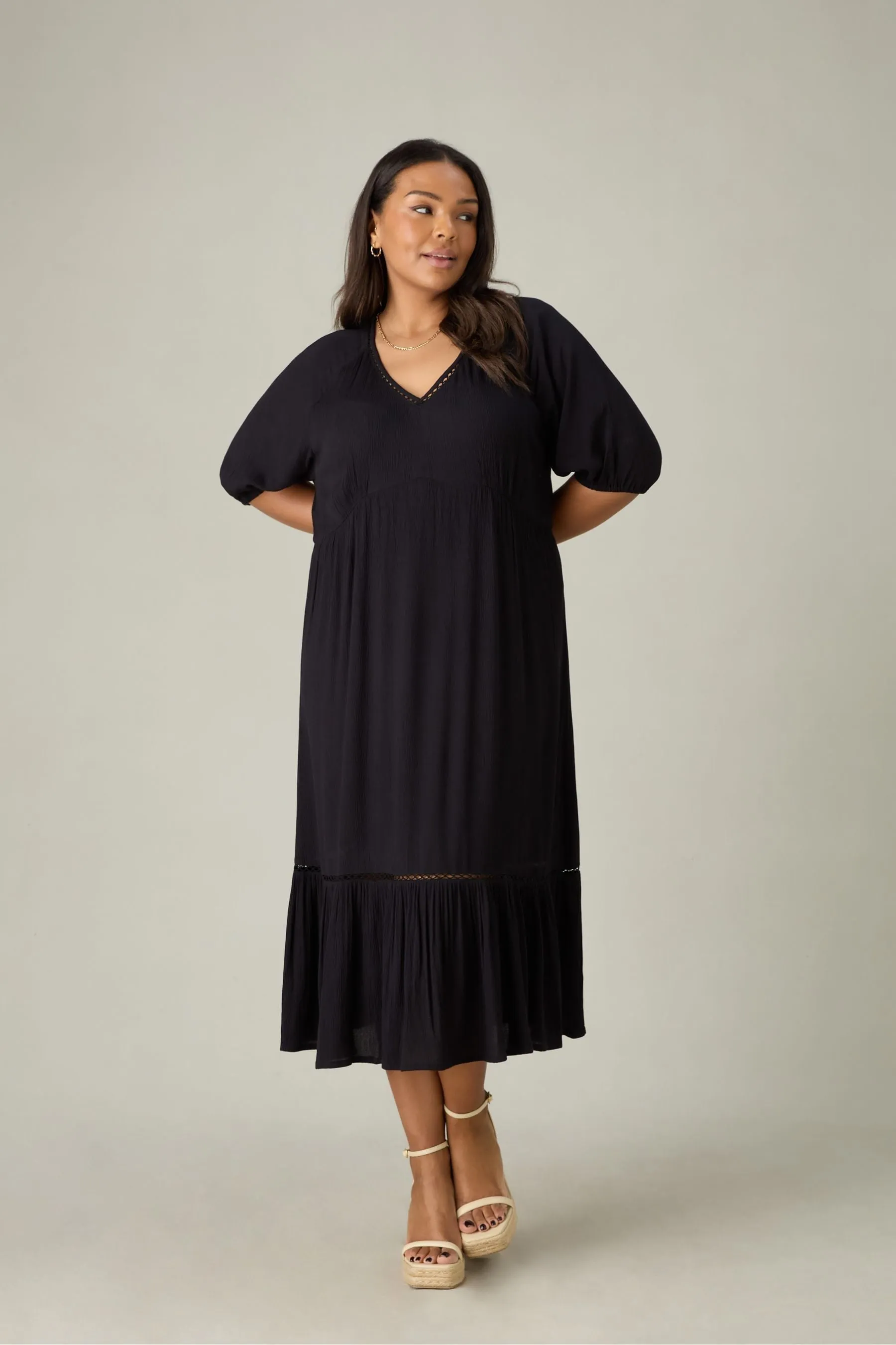 Live Unlimited Curve - Abito midi a balze con scollo a V