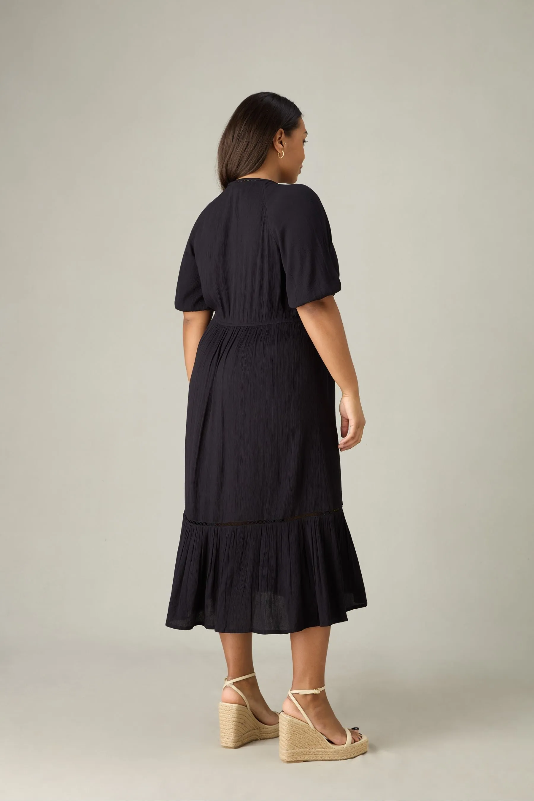 Live Unlimited Curve - Abito midi a balze con scollo a V
