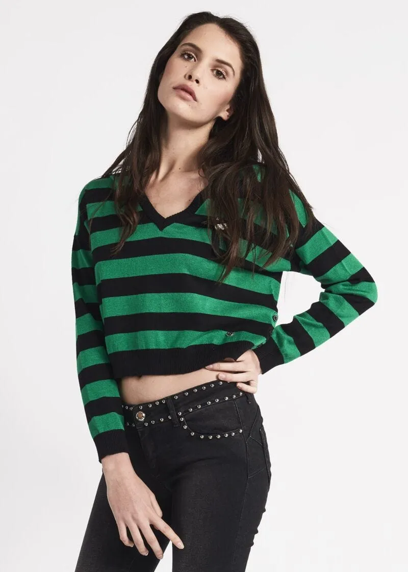 Maglia cropped con spilla