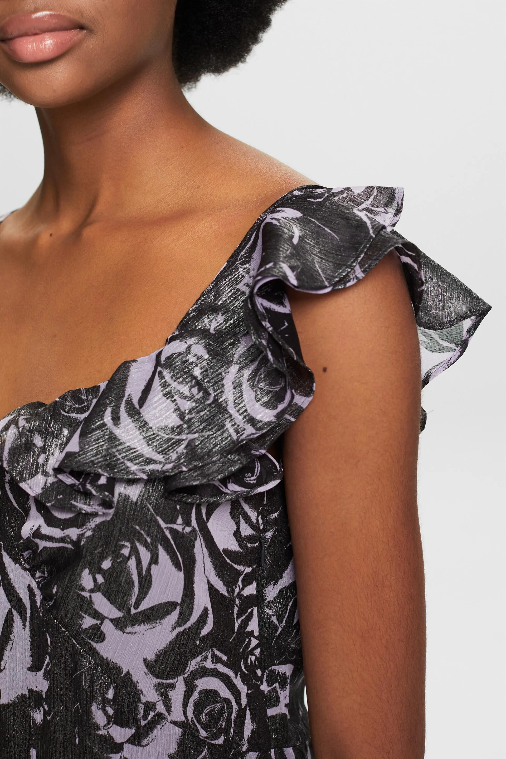 Maxi abito in chiffon stampato con spalle scoperte