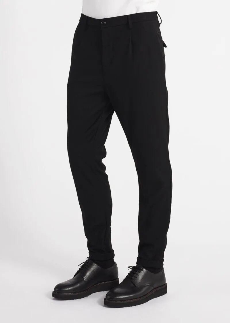 Pantaloni chino con pinces