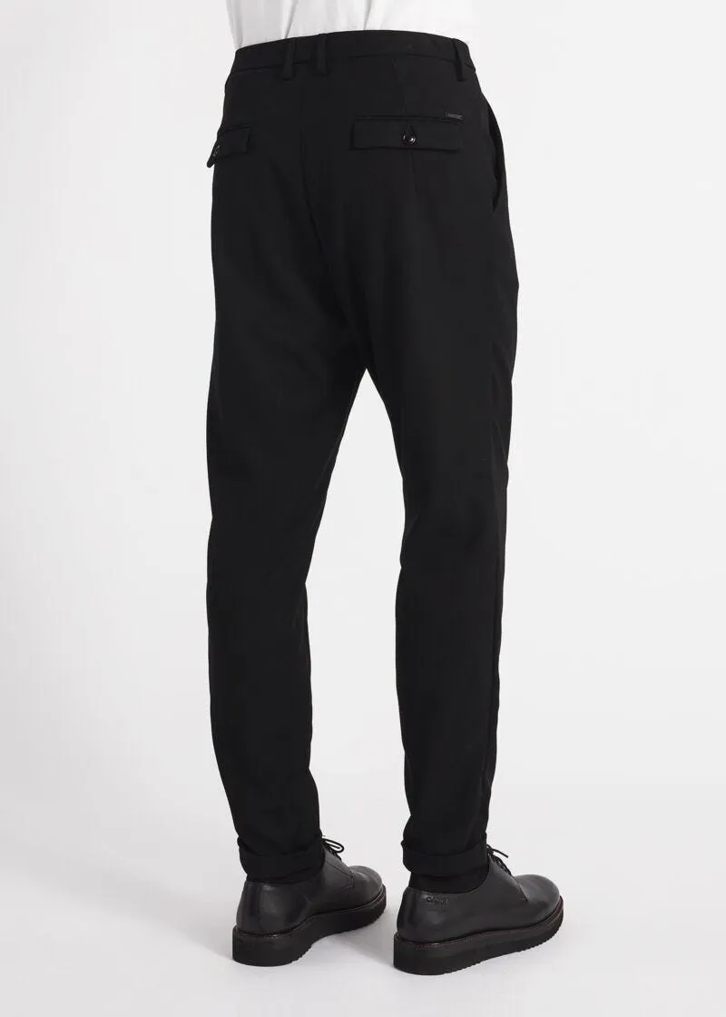 Pantaloni chino con pinces