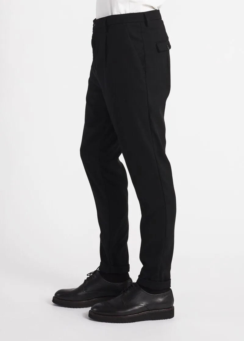 Pantaloni chino con pinces