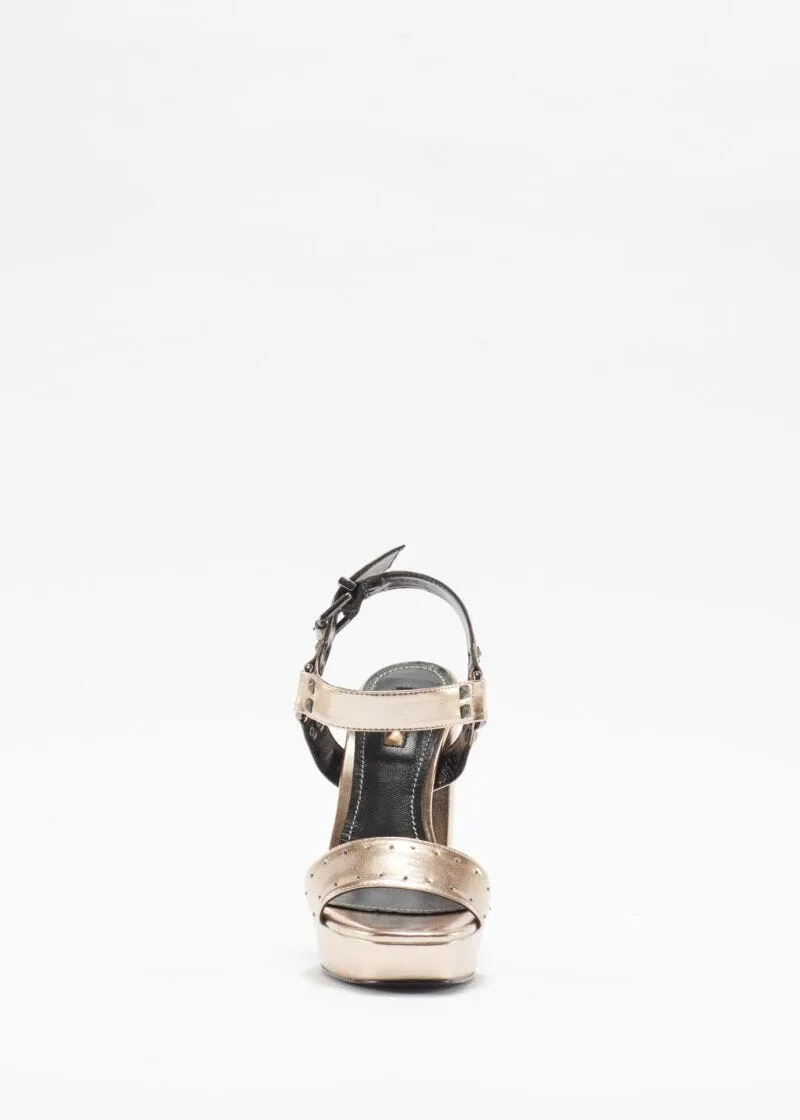 Sandali metal con rivetti