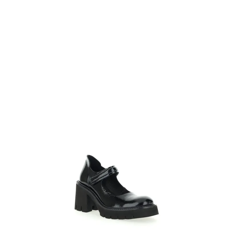 Scarpa in vernice
