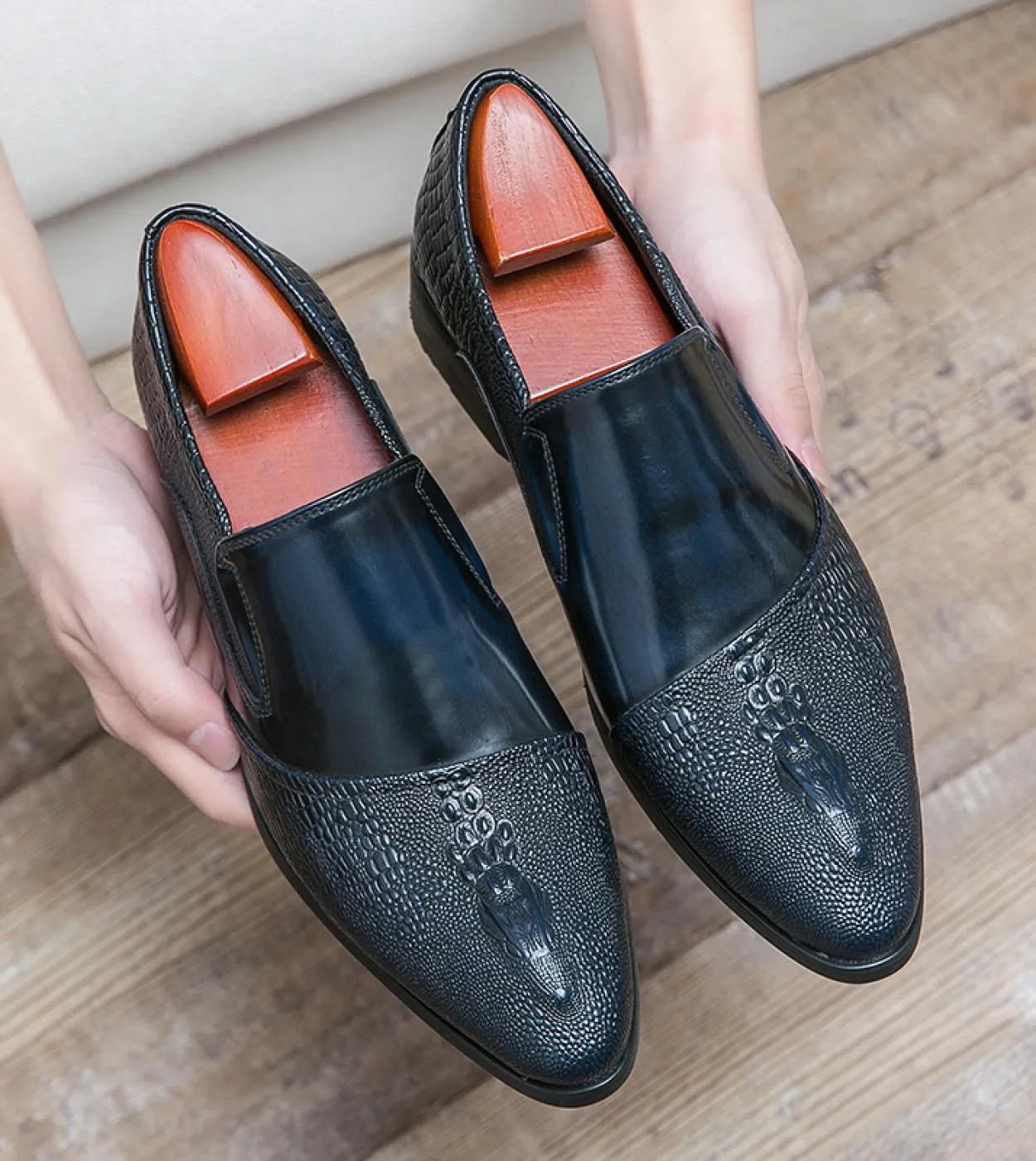 Scarpe da uomo di lusso in pelle Modello coccodrillo Scarpe eleganti da uomo daffari impermeabili Scarpe da sposa maschili Uomo