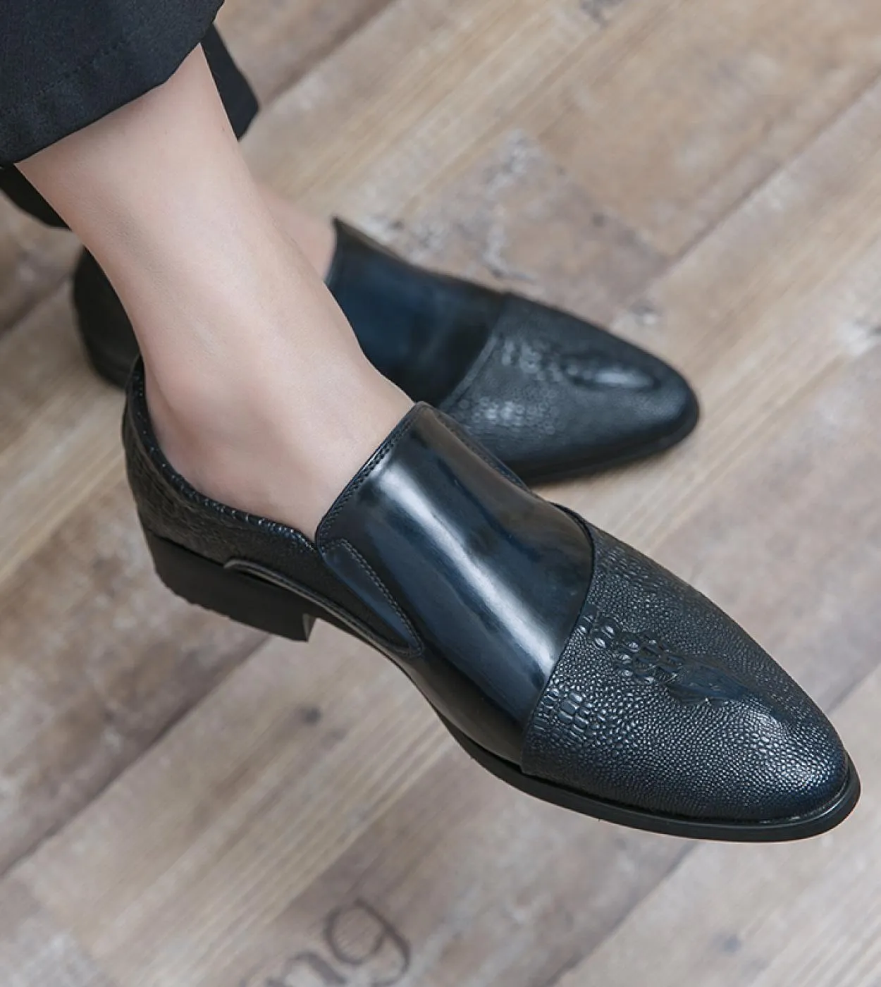 Scarpe da uomo di lusso in pelle Modello coccodrillo Scarpe eleganti da uomo daffari impermeabili Scarpe da sposa maschili Uomo