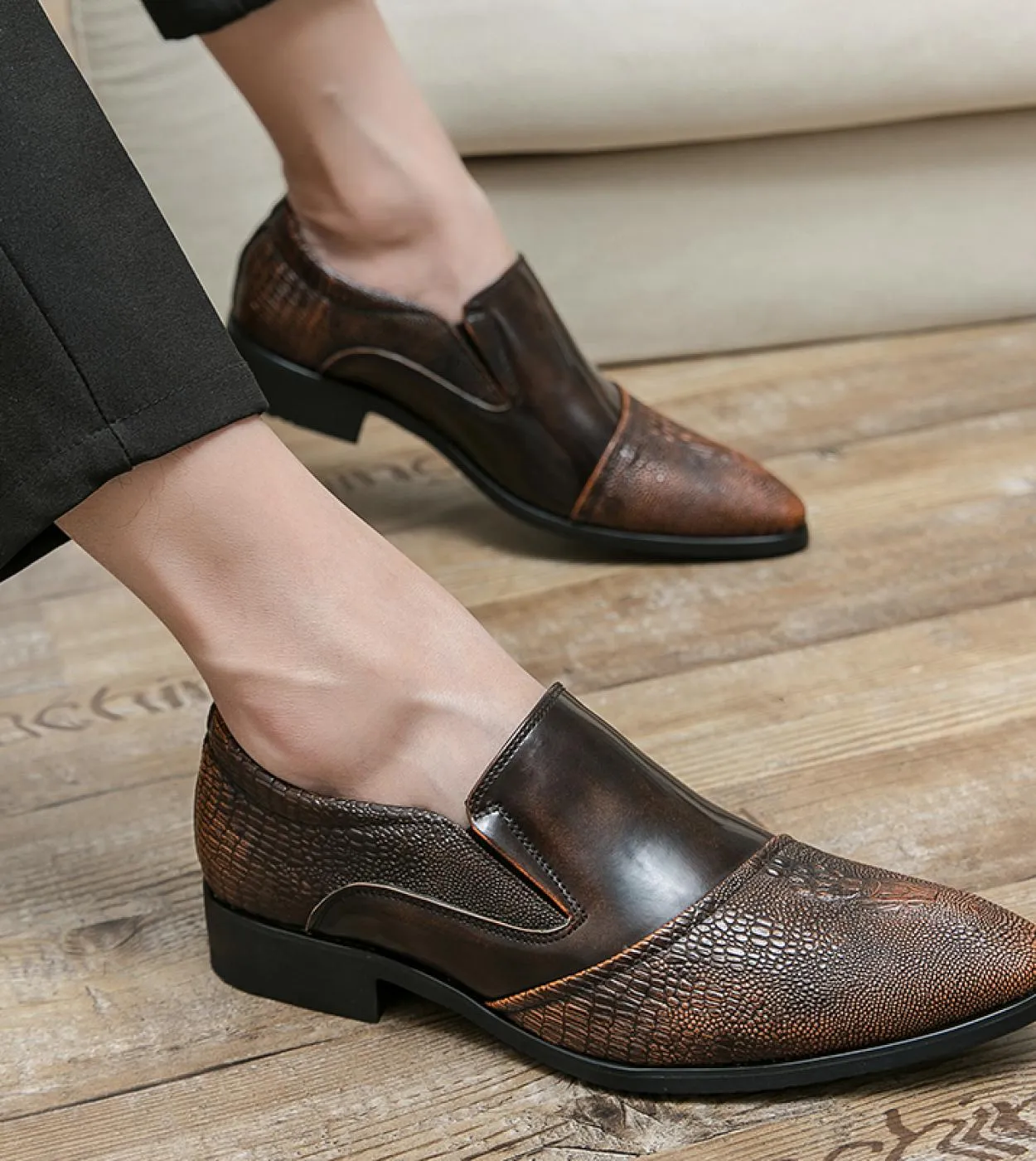 Scarpe da uomo di lusso in pelle Modello coccodrillo Scarpe eleganti da uomo daffari impermeabili Scarpe da sposa maschili Uomo