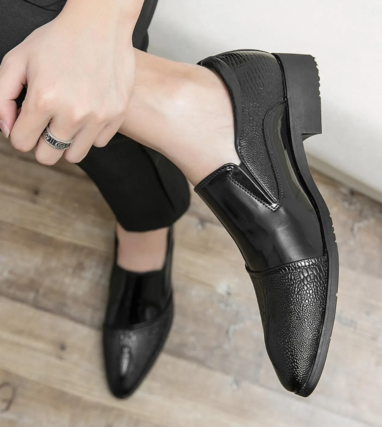 Scarpe da uomo di lusso in pelle Modello coccodrillo Scarpe eleganti da uomo daffari impermeabili Scarpe da sposa maschili Uomo