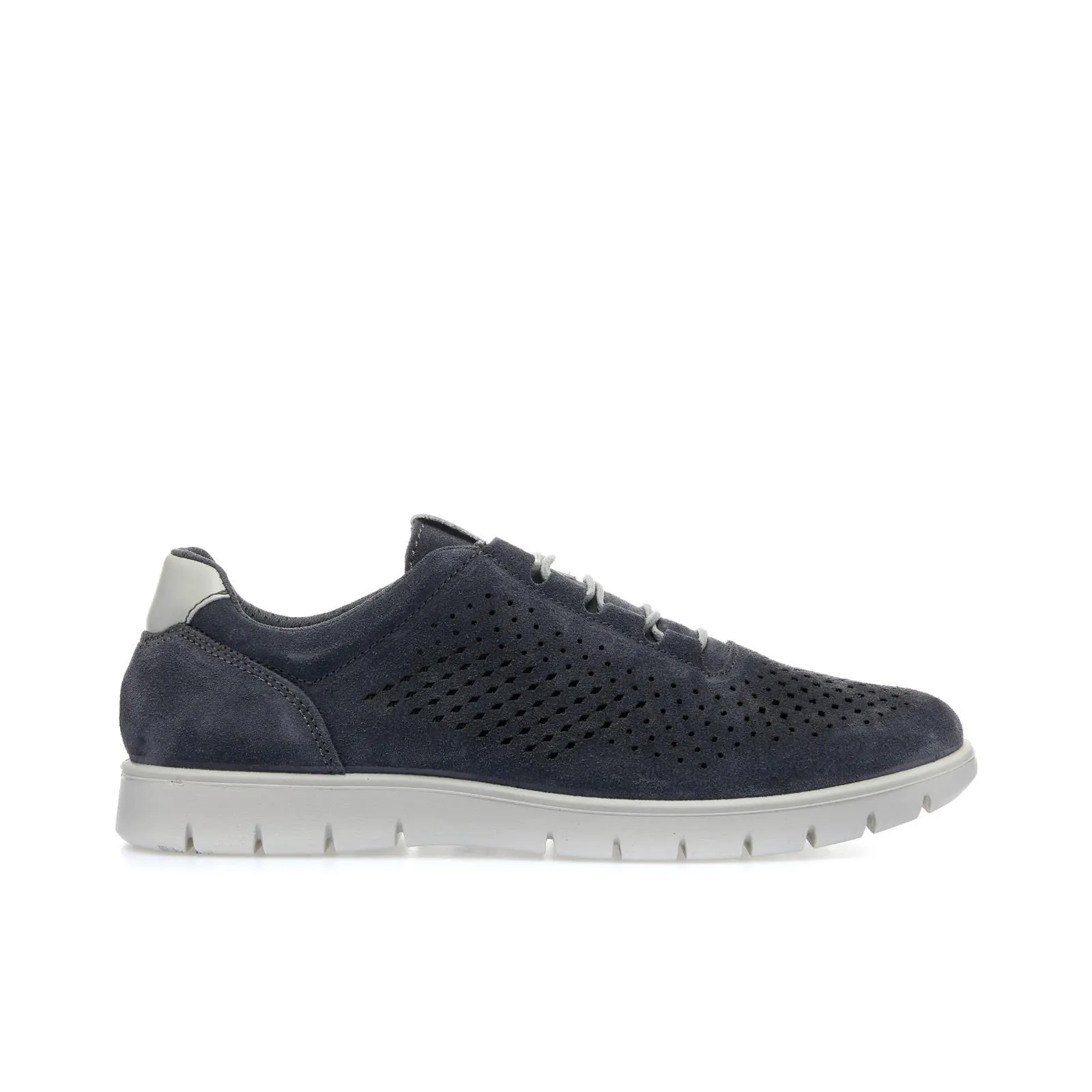 Sneakers blu in pelle scamosciata traforata
