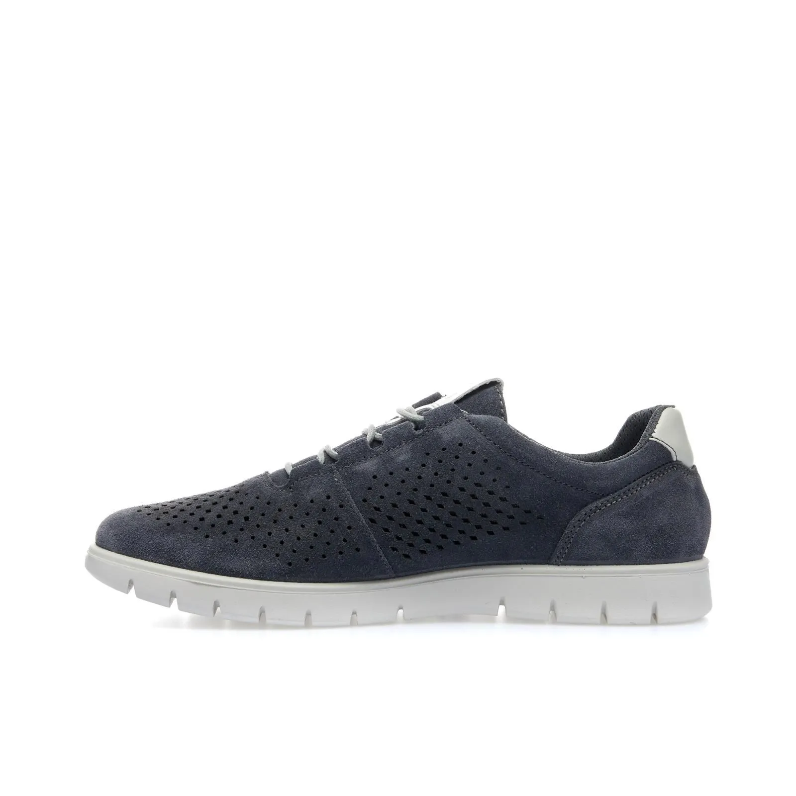 Sneakers blu in pelle scamosciata traforata