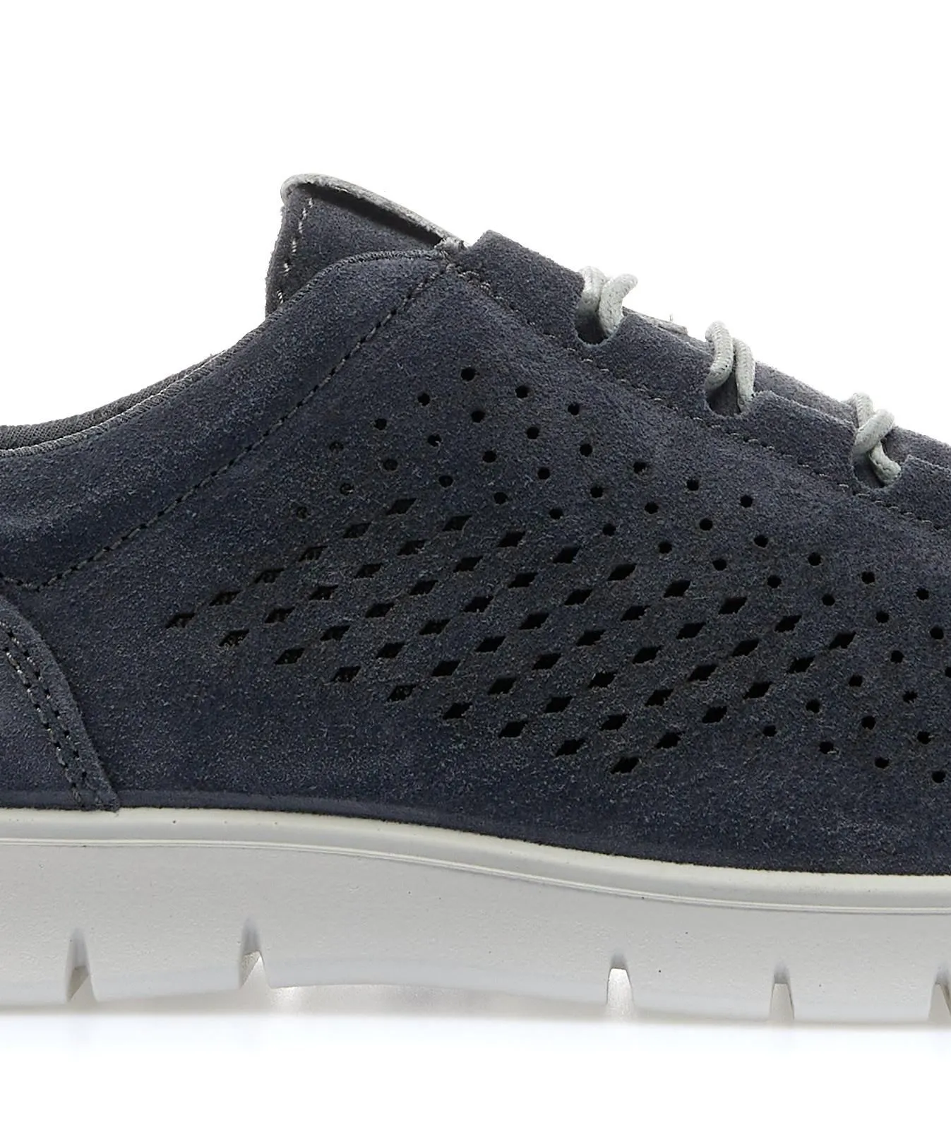 Sneakers blu in pelle scamosciata traforata